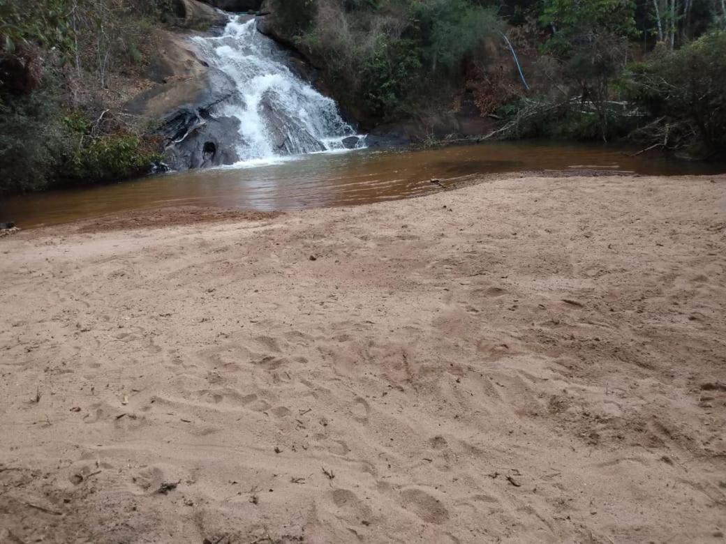 Casa De Campo Banheira, Lareira E Cachoeira 佩德拉阿祖尔 外观 照片