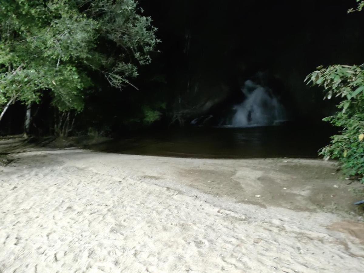 Casa De Campo Banheira, Lareira E Cachoeira 佩德拉阿祖尔 外观 照片